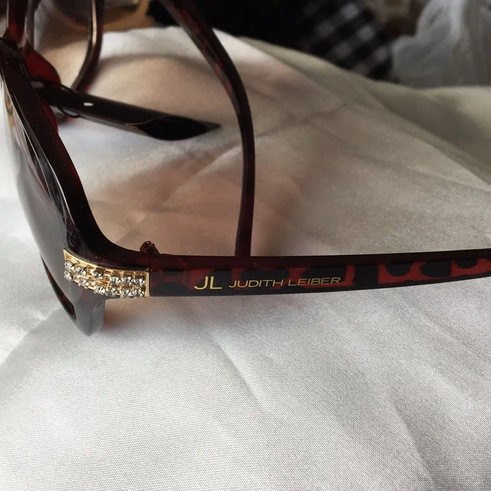 Judith Lieber Sunglasses Bordeaux Tortoise Gold - Image 4