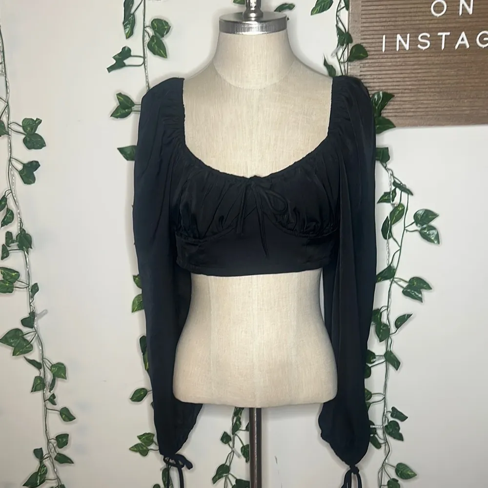 Cashmere & Champage Puff Long Sleeve Crop Top Black Size M - Image 2