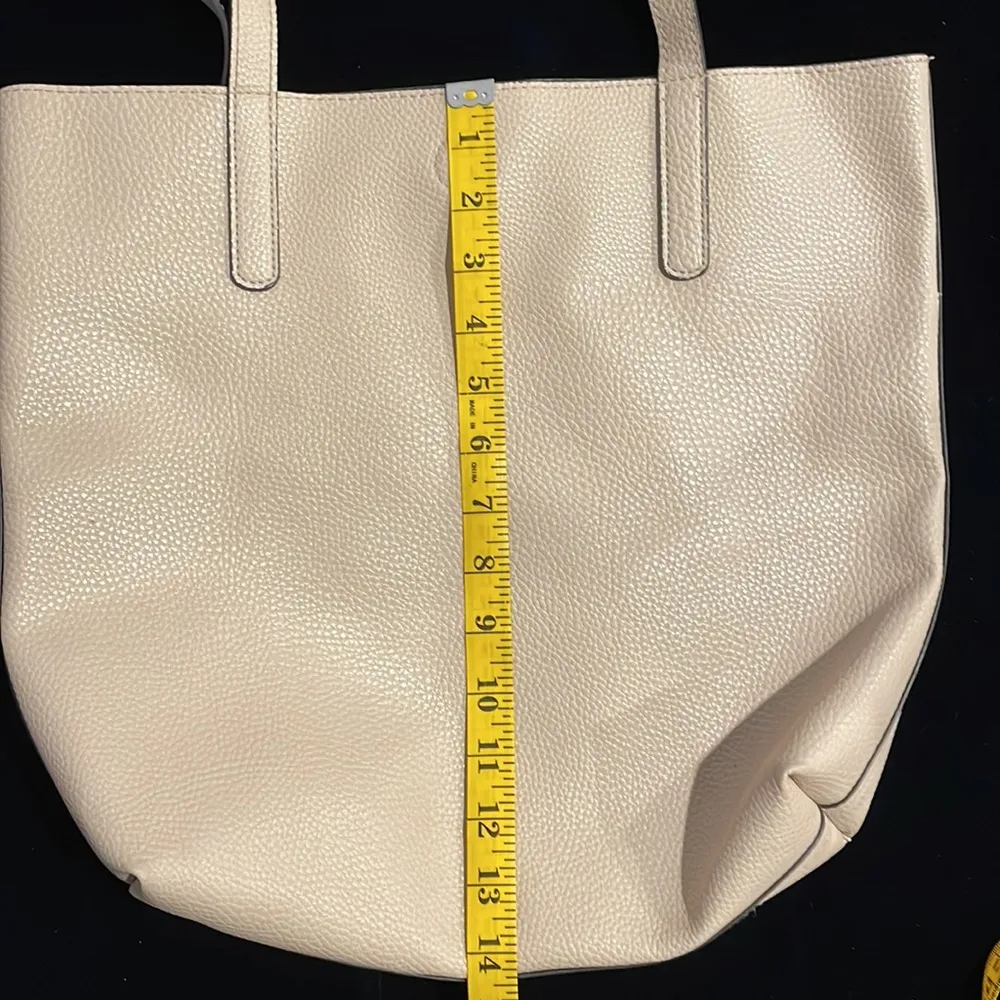 Tote Bag in Tan / Navy Pebbled Leatherette - Image 4