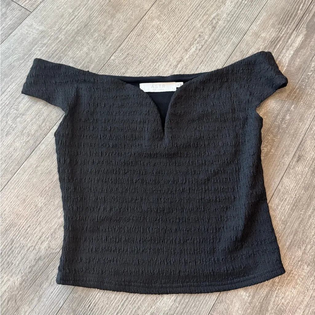 Astr Black Off-Shoulder Crop Top - Image 4