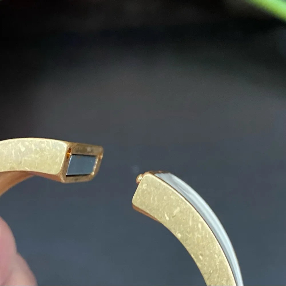 Vintage LIA SOPHIA Ivory Enamel Hinged Magnetic Clasp Cuff Bangle Bracelet - Image 9