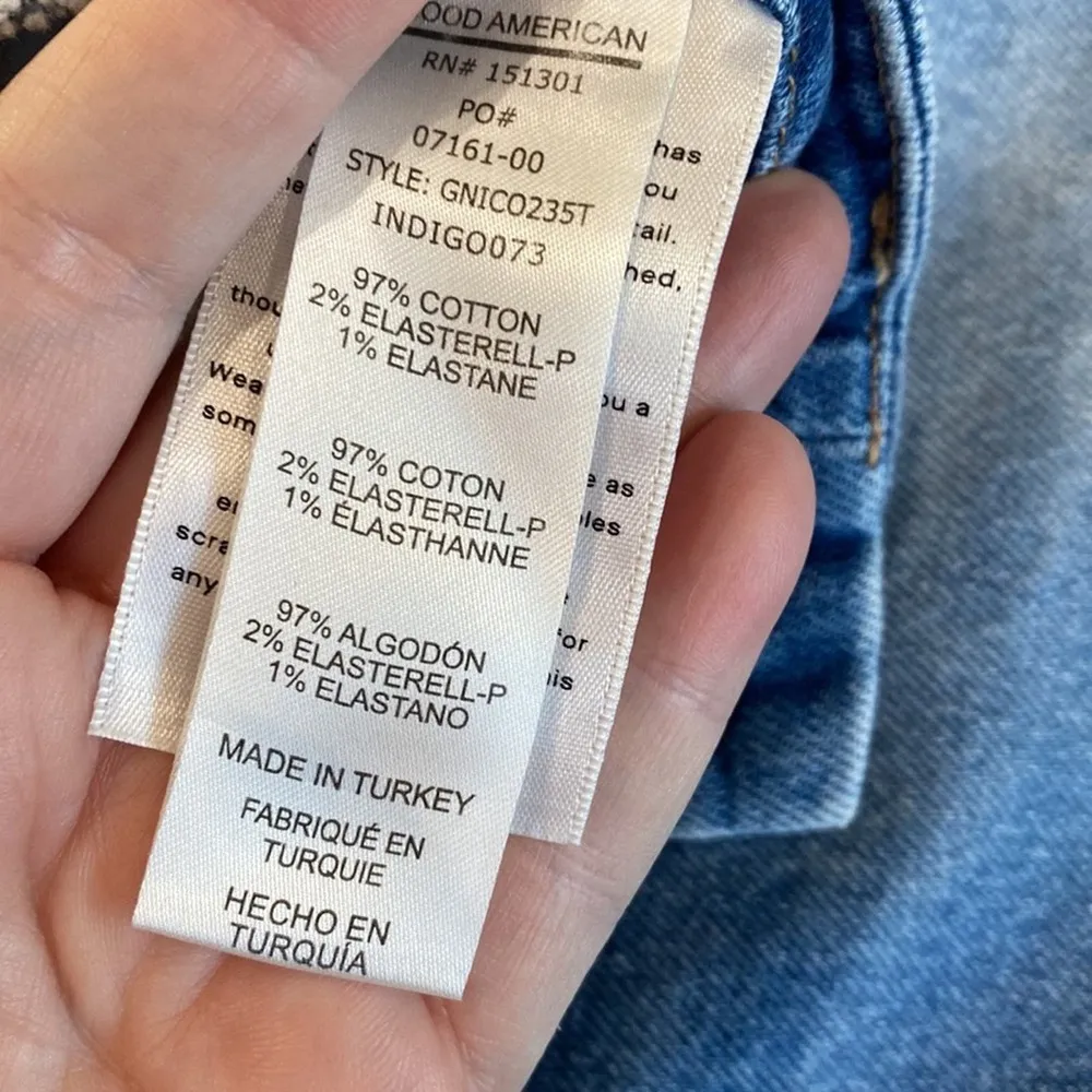 Good American 90s Icon High Waist Bermuda Shorts
Good American size 2/26 (b14) - Image 6