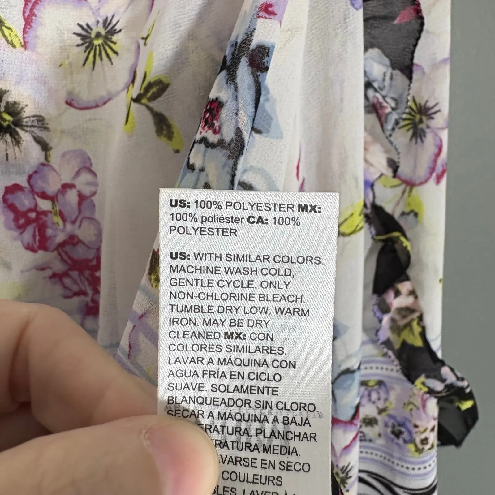 White House Black Market Women's Fairycore Ruffle Sleeve Top - Size Medium WHBM - Image 5