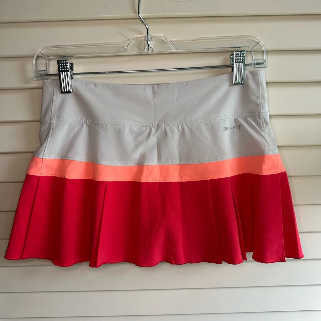 Nike Women's Skirt in Red and Gray - Image 2
