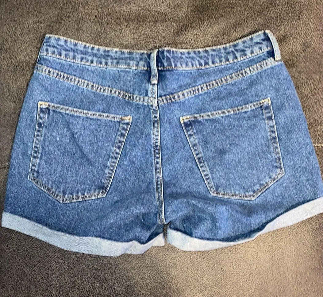 H&M Cuffed Shorts - Image 2