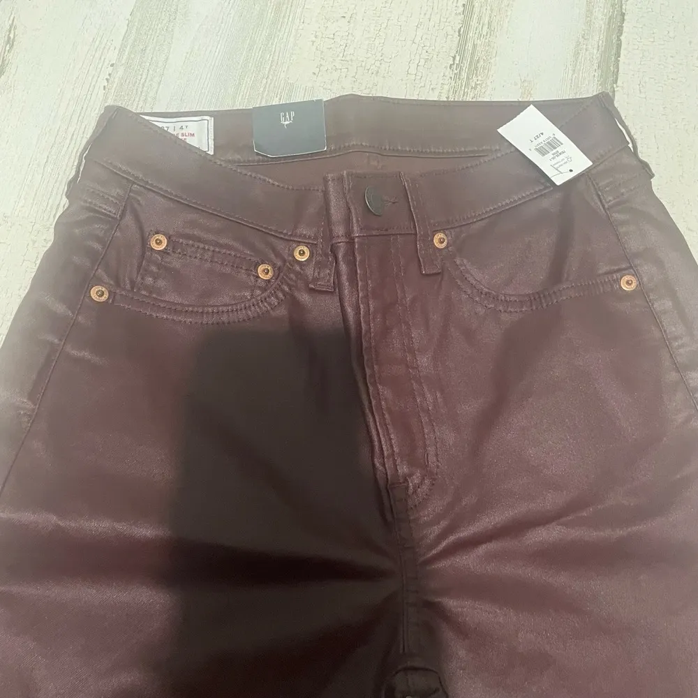 Gap Burgundy‎ Maroon Faux Leather Pants NWT Size 27 Tall Modern Slim Red - Image 7