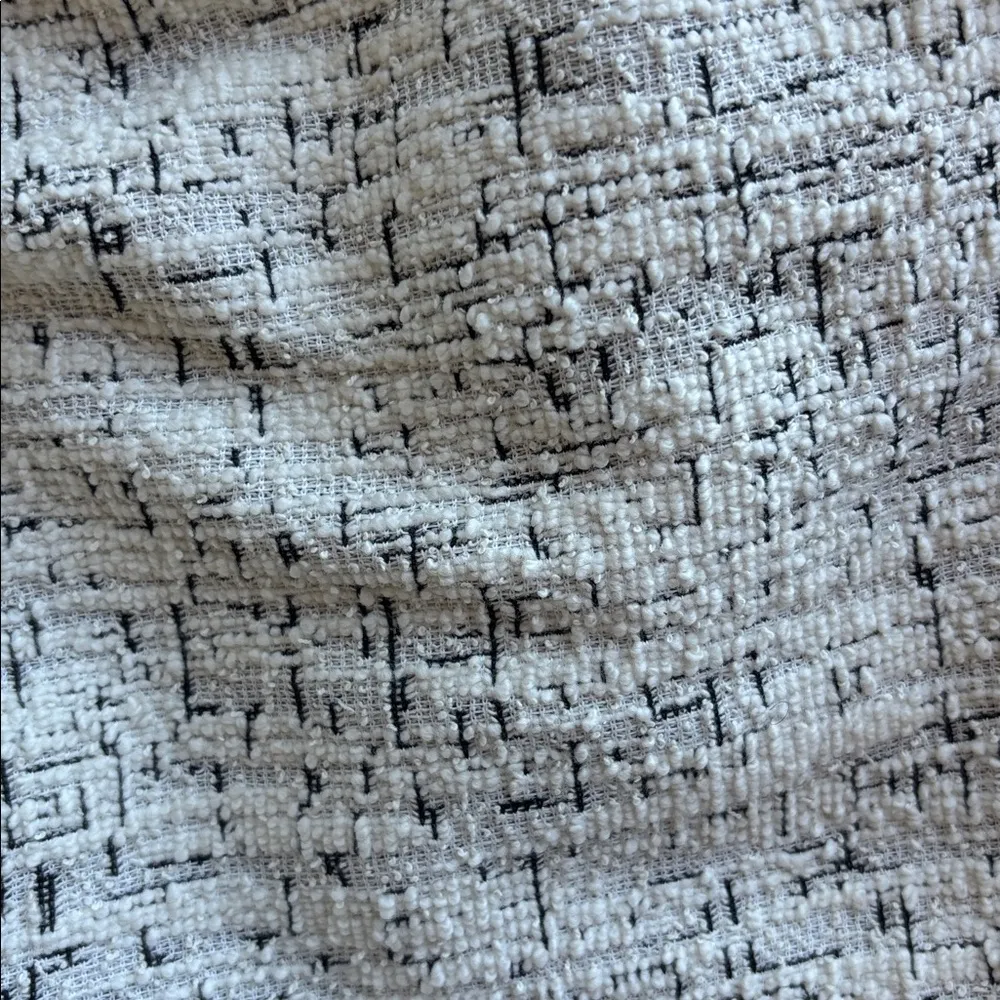 Max studio London size medium white and black cardigan - Image 6