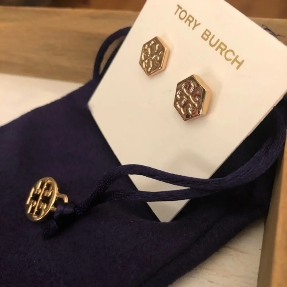 Tory Burch Gold Logo Stud Earrings Classic Designer NWT - Image 2