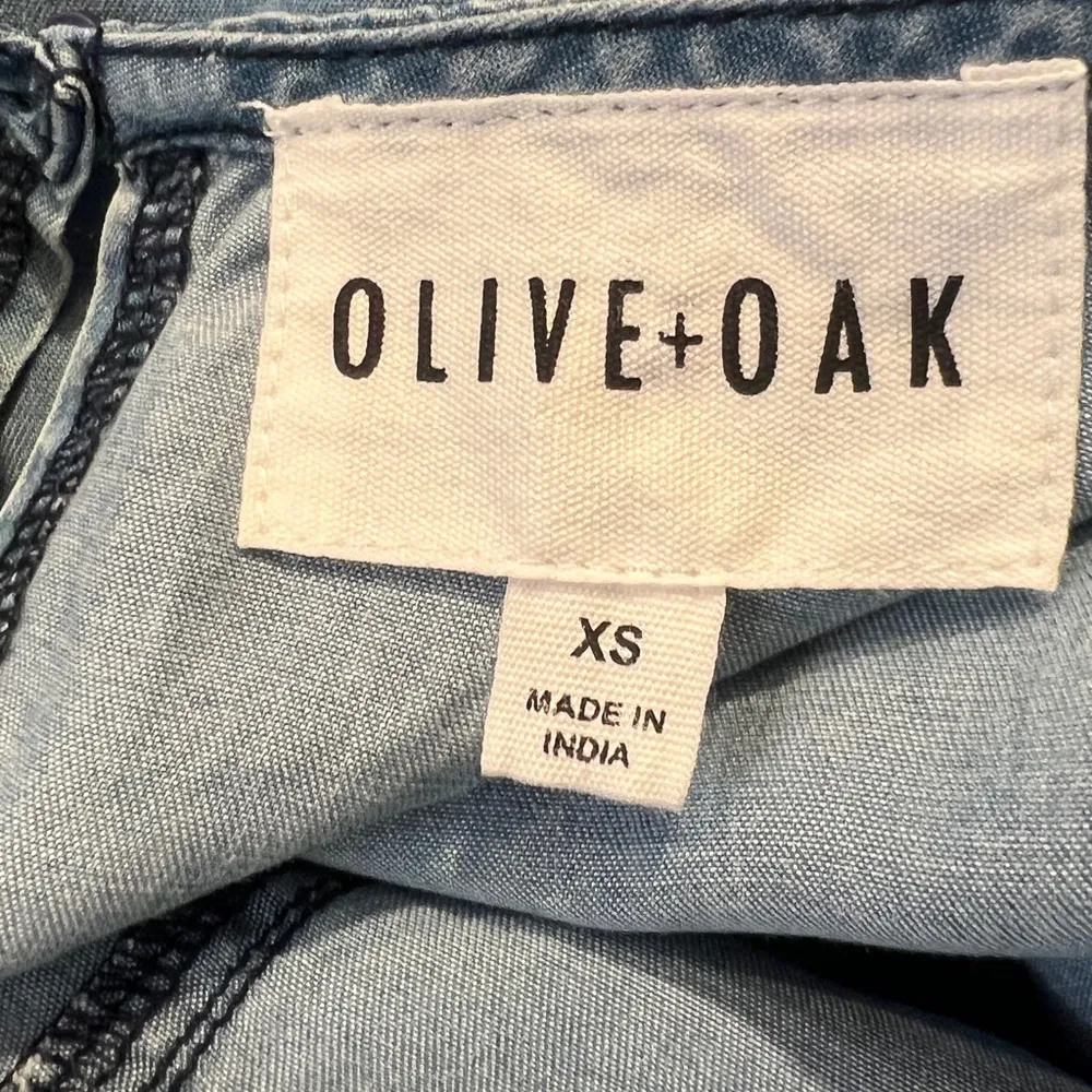 OLIVE + OAK Women’s Blue Chambray Sleeveless Fringe Detail Top Size XS - Image 3