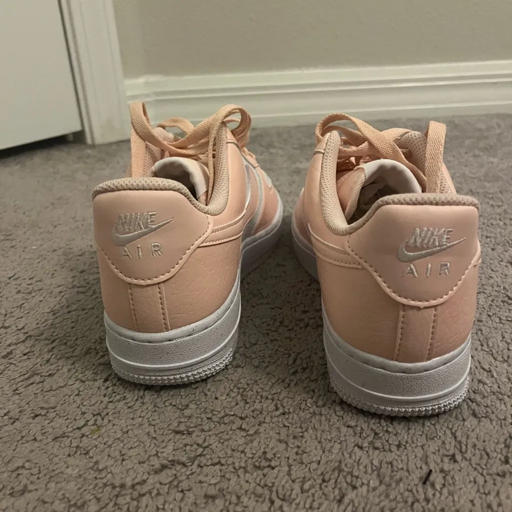 AIR JORDAN 1 LOW SE | WHITE AND PEACH | SIZE 7 WMNS | NEW - Image 4