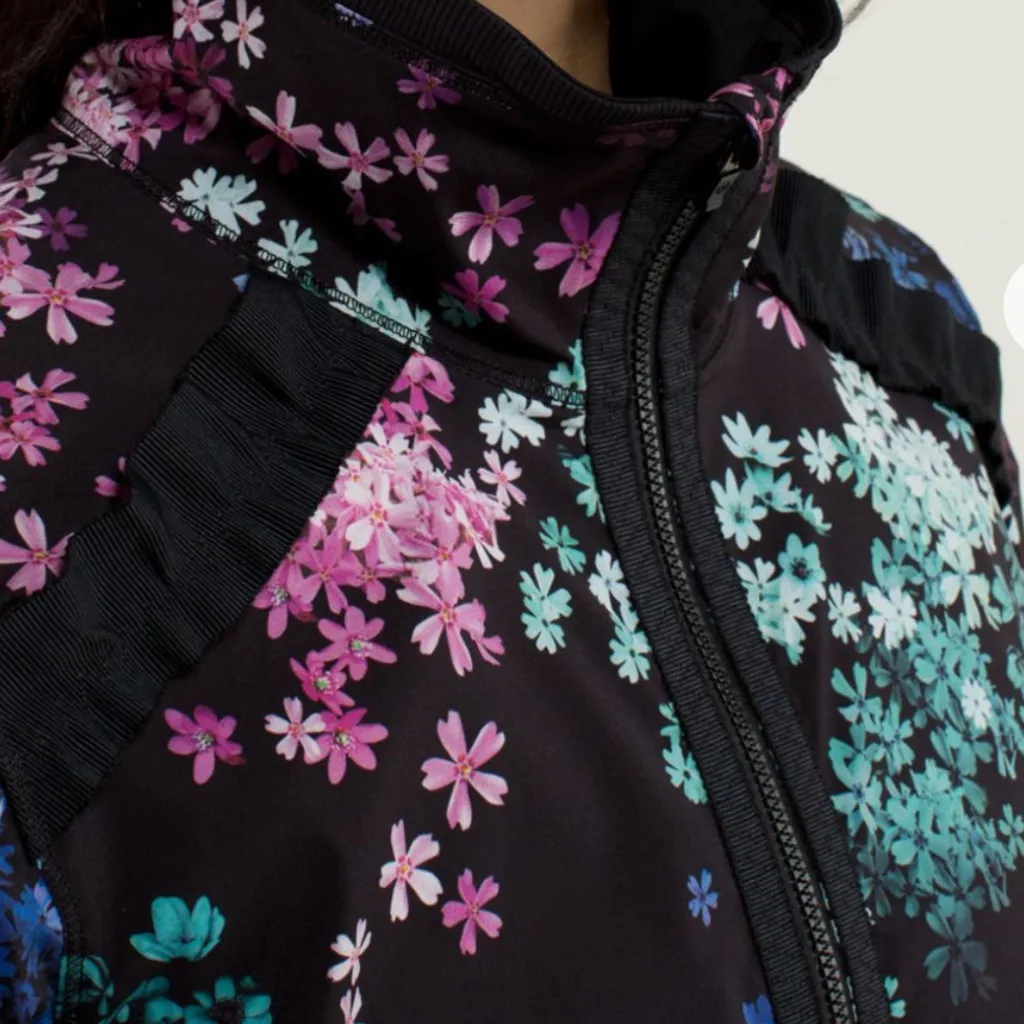 LuLulemon Run Bandit Jacket in Petal Pop Black Multi sz 4 EUC - Image 5