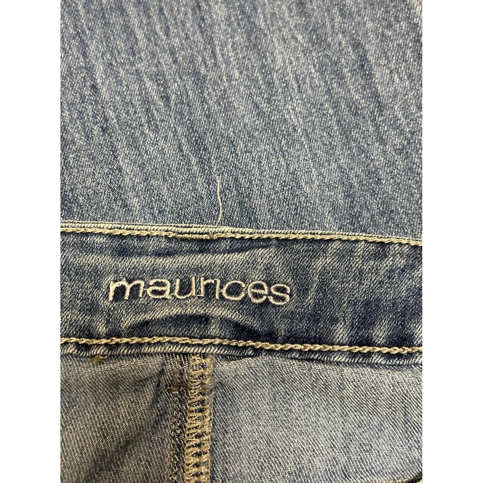 Maurices Womens Light Wash Embellished Pocket Capri Jeans Size 8 - Image 4