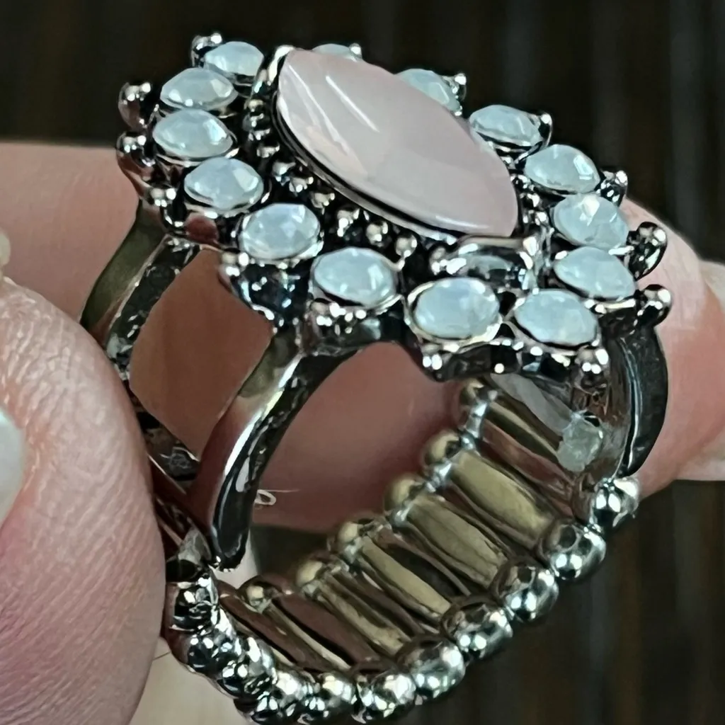 NEW Custom Jewelry Statement ring and 2 pairs of Earrings, pink - Image 6