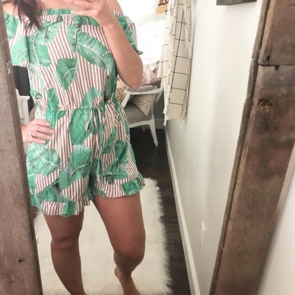 Stylehouse medium striped palm leaves vacay romper Green - Image 2