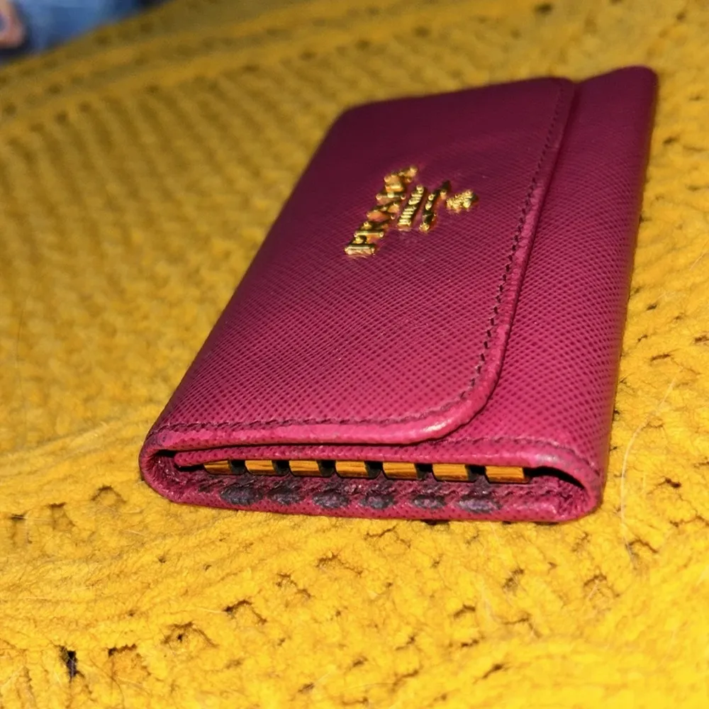 Violet Saffiano Leather Trifold Key Carrier Case - Image 3