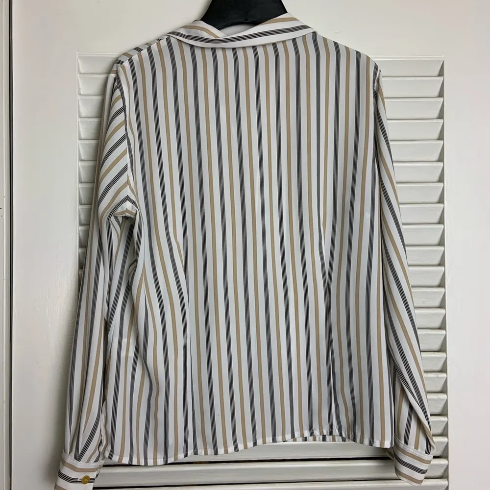 LG convington beige stripe button up - Image 3