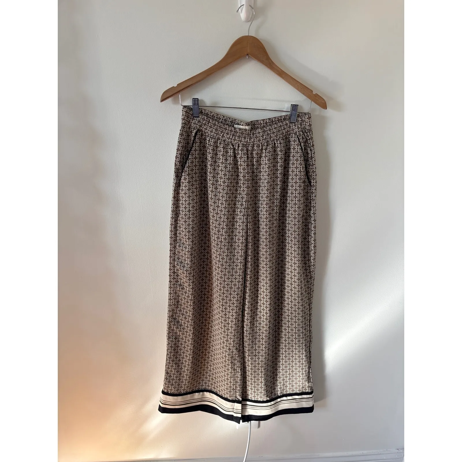 Abercrombie & Fitch  Satin Pull On Pants‎ Size Small - Image 2