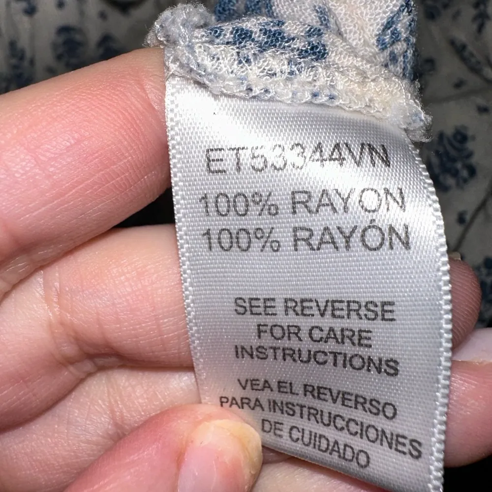 En Creme White and Blue Floral Peasant Top - Size Large - Image 7