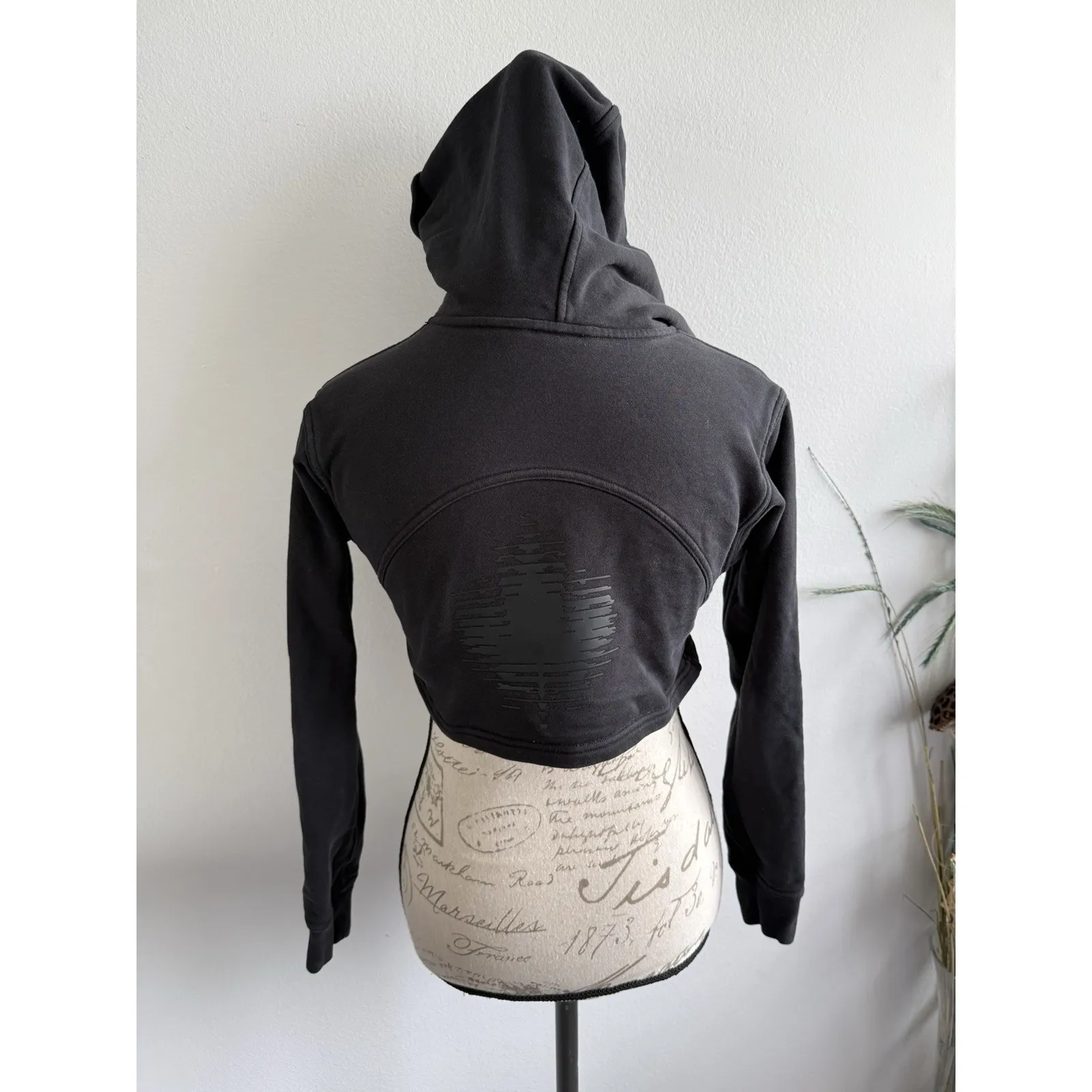lululemon All Yours Crop Hoodie Size 4 Black(2022 Winter Olympic ED) - Image 2