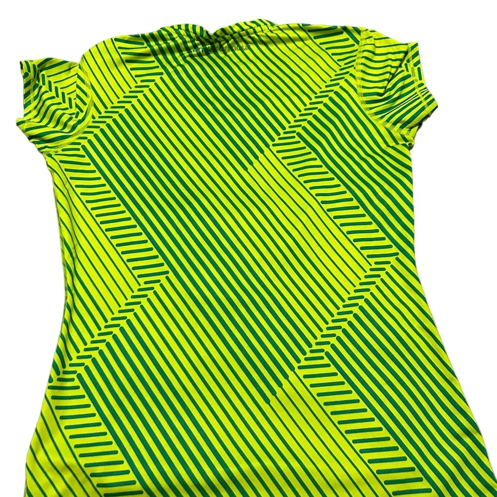 Under armour green and yellow fitted short sleeve shirt size small - Image 7