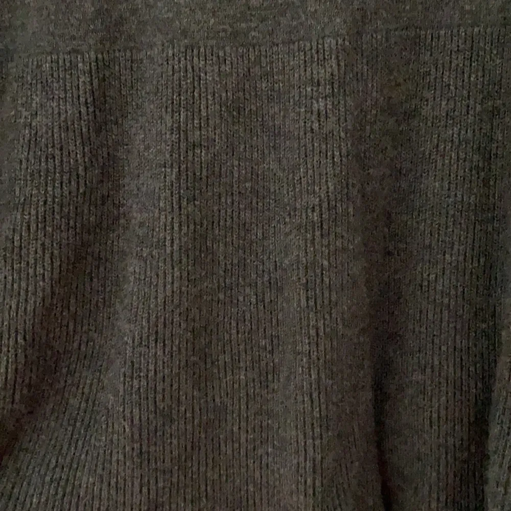 Cable & Gauge Peplum Bell Sleeved‎ Charcoal Sweater Ribbed Peplum Knit Top - Image 5