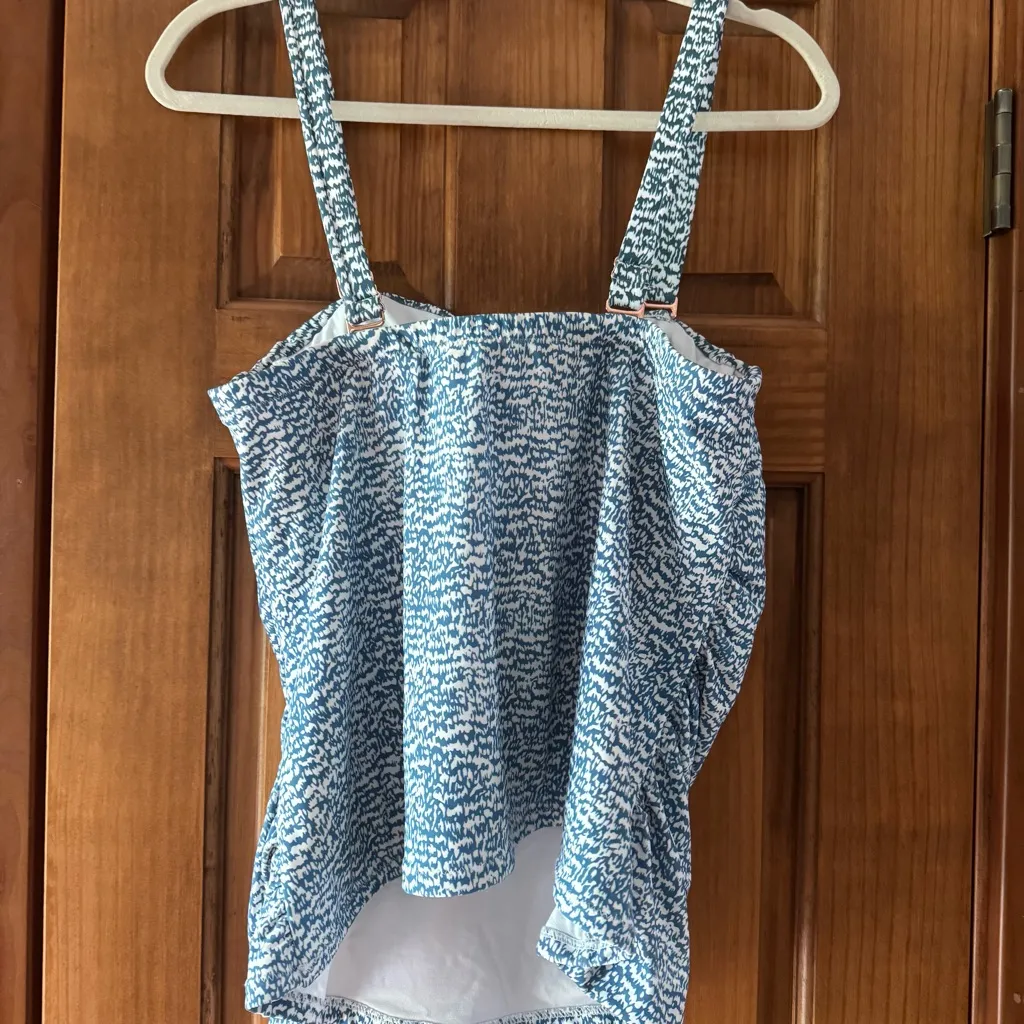 Raisins Curve Tankini Swim Top Women’s 14W Blue White Pattern Ruched Sides - Image 4