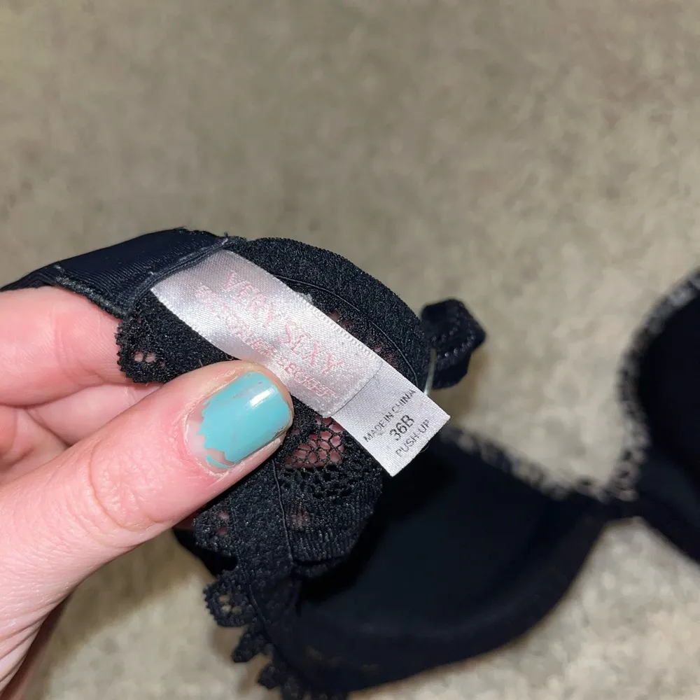 Victoria’s Secret very sexy push up bra 36b - Image 3