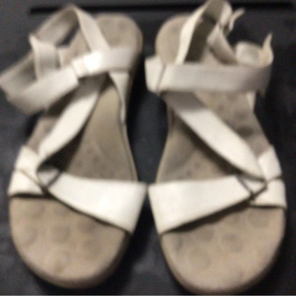 Cloudwalkers White Strappy Sandals Comfort Size 11 - Image 2