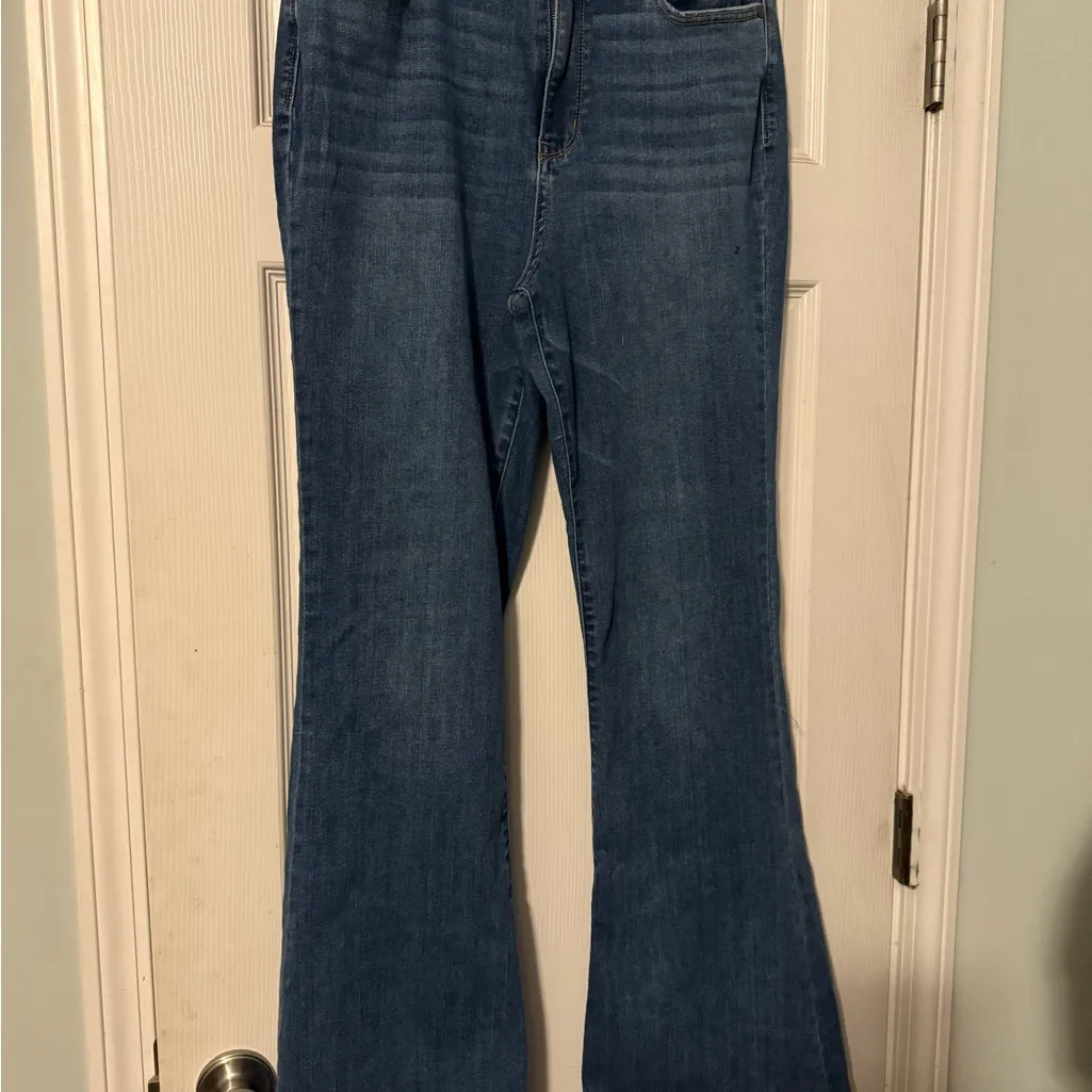 Judy Blue Flare Jeans in Classic Blue - Image 2