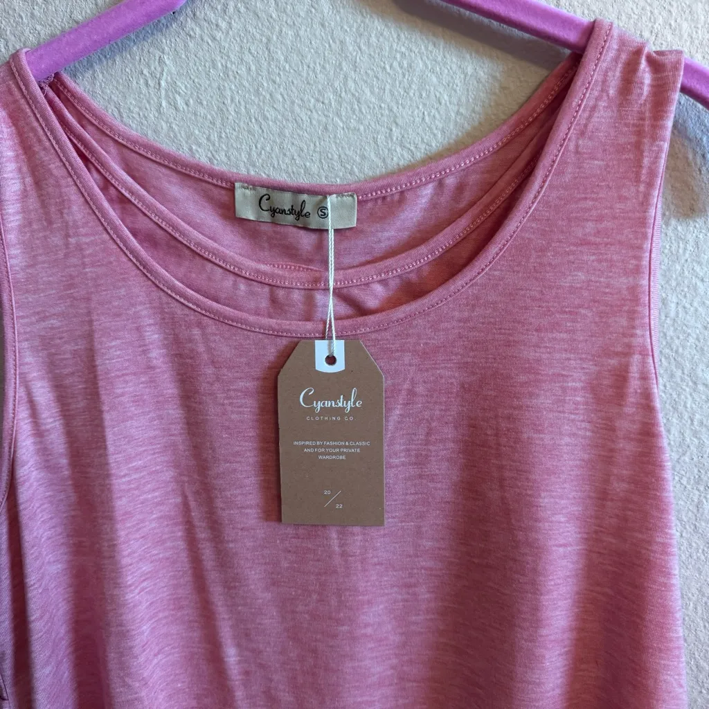 NWT Women’s coral athletic tank sz small - Image 2