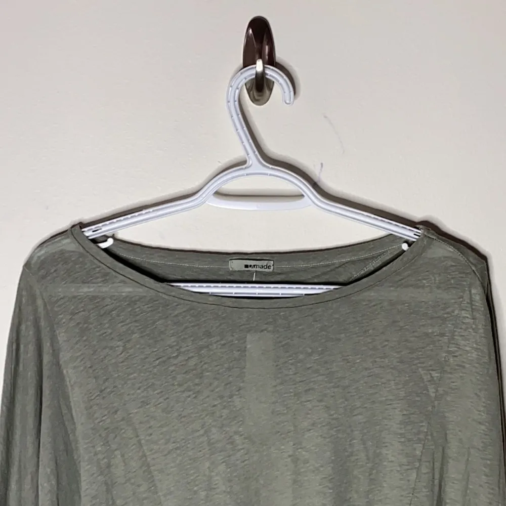 LA Made linen blend front tie long sleeve top with keyhole back size S - Image 3