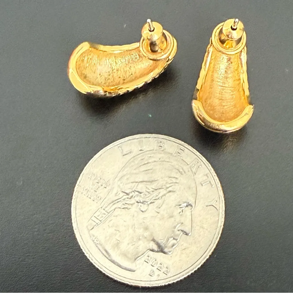 Vintage MONET Gold-tone Ribbed Half Hoop Pierced Earrings 5.7g. - Image 9