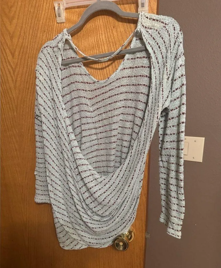 Free people light sweater good used condition over sized open back free people - Image 3