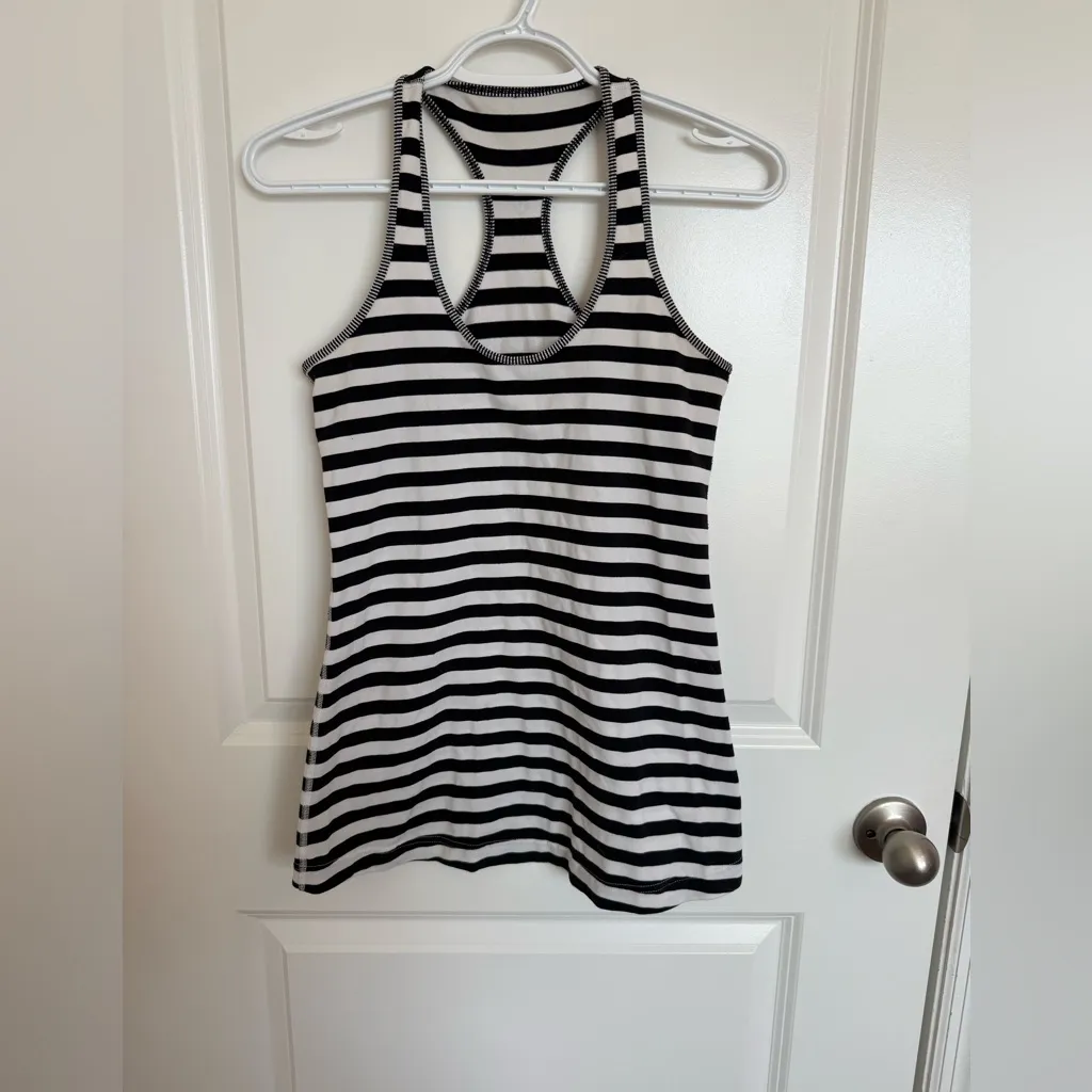Lululemon  Cool Racerback Size 8 - Image 3