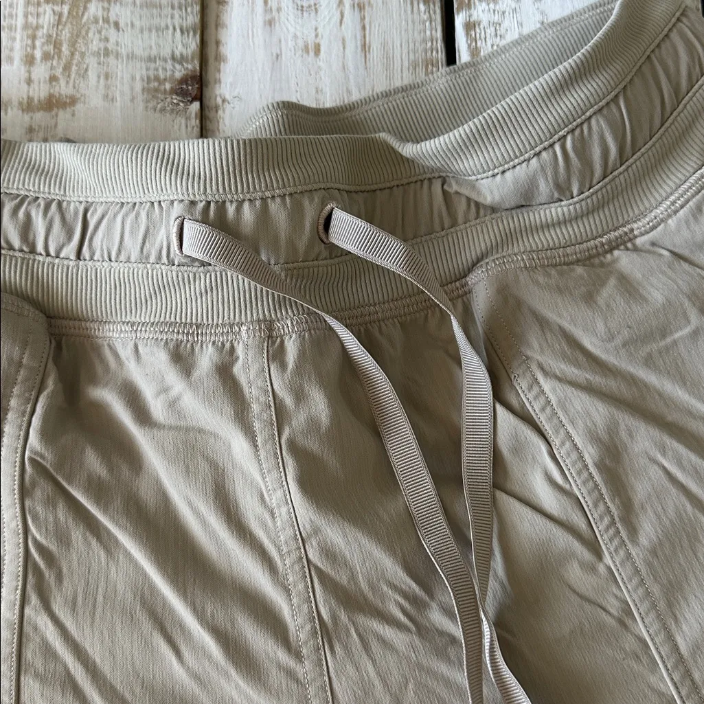 Lululemon Dance Studio HR Short 3.5” Size 8 Mojave Tan - Image 3