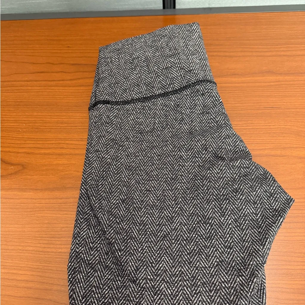 Lululemon Athletica Women's Gray Herringbone Joggers Size 8 - Image 5