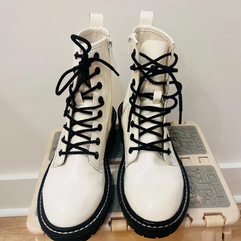 Forever 21 white combat boots Martan style size 6 - Image 6