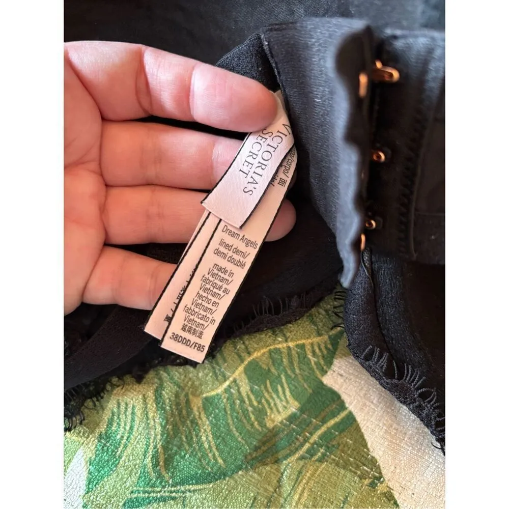 Victoria’s Secret Dream Angels black lace lined demi bra size 38DDD - Image 4