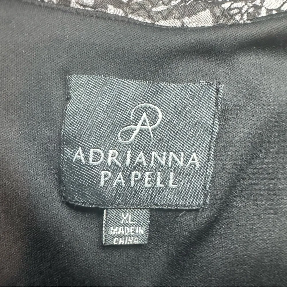 Adrianna Papell Cowl Neck Long Sleeve. Size: XL. Black and White. - Image 5