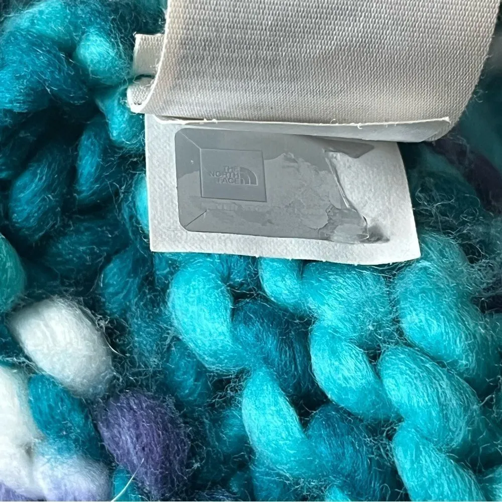 TNF Chunky Pom Pom Beanie - Image 6