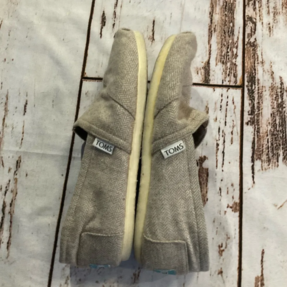 TOMS BROWN AND CREAM TWEED TEXTURE CLASSIC SLIP ON SHOES. - Image 4