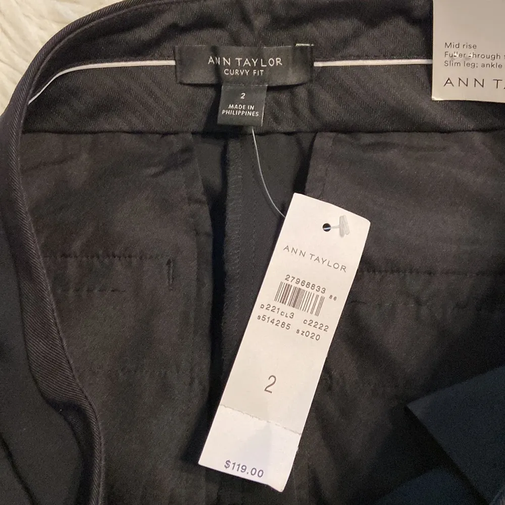 Ann Taylor The Ankle in curvy mid rise slim leg ankle length color black size 2 - Image 5