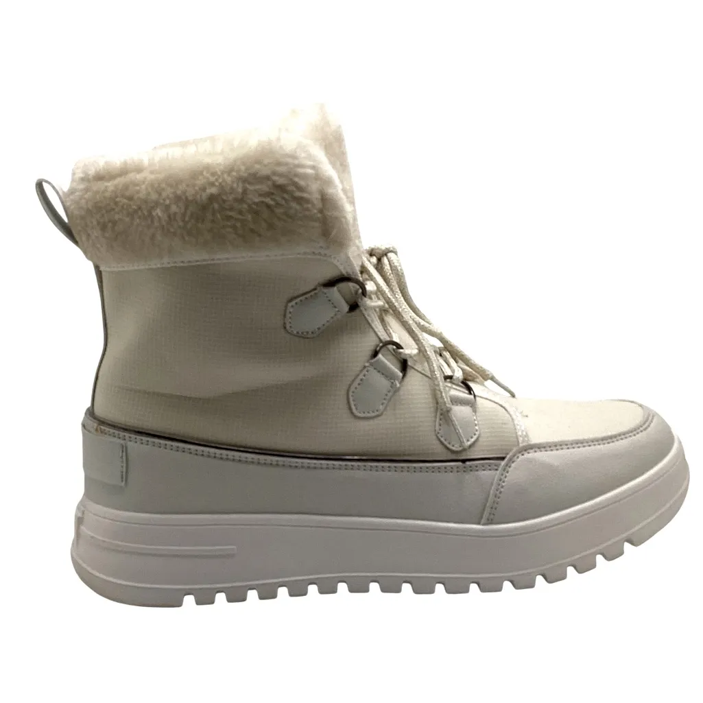 Fuzzy Boots. Winter white. Size 9 - Image 2