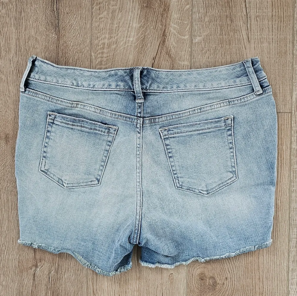 Torrid We Swear By The Fit  Jean short - Image 4