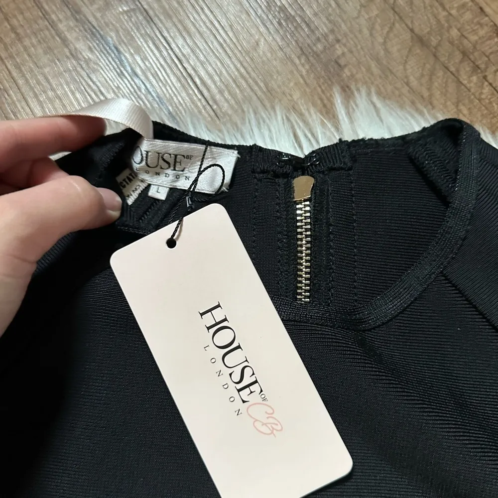 HOUSE OF CB Talkia Black Bandage Crop Top With Waistband - Image 3