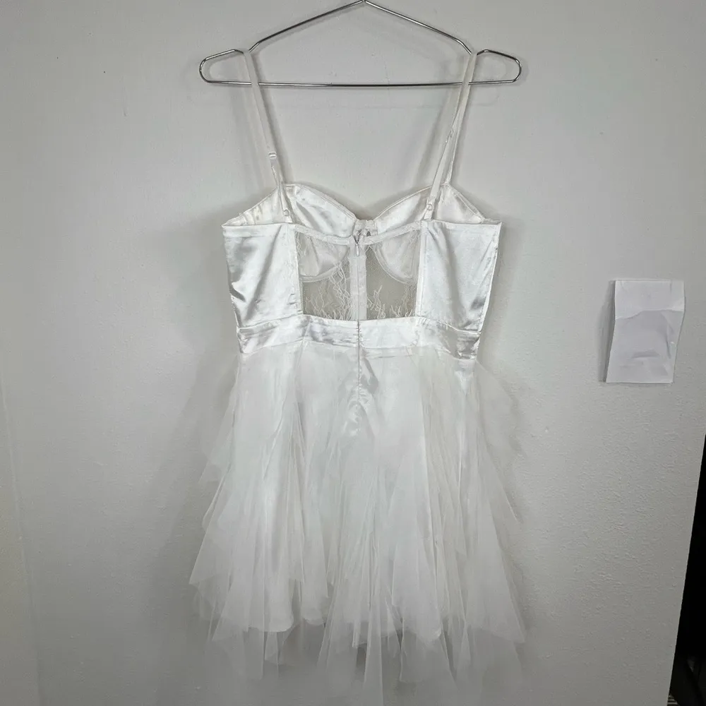 Lulu’s Women’s White Satin and Tulle Mini Dress Size Medium Bustier Style 32” - Image 8