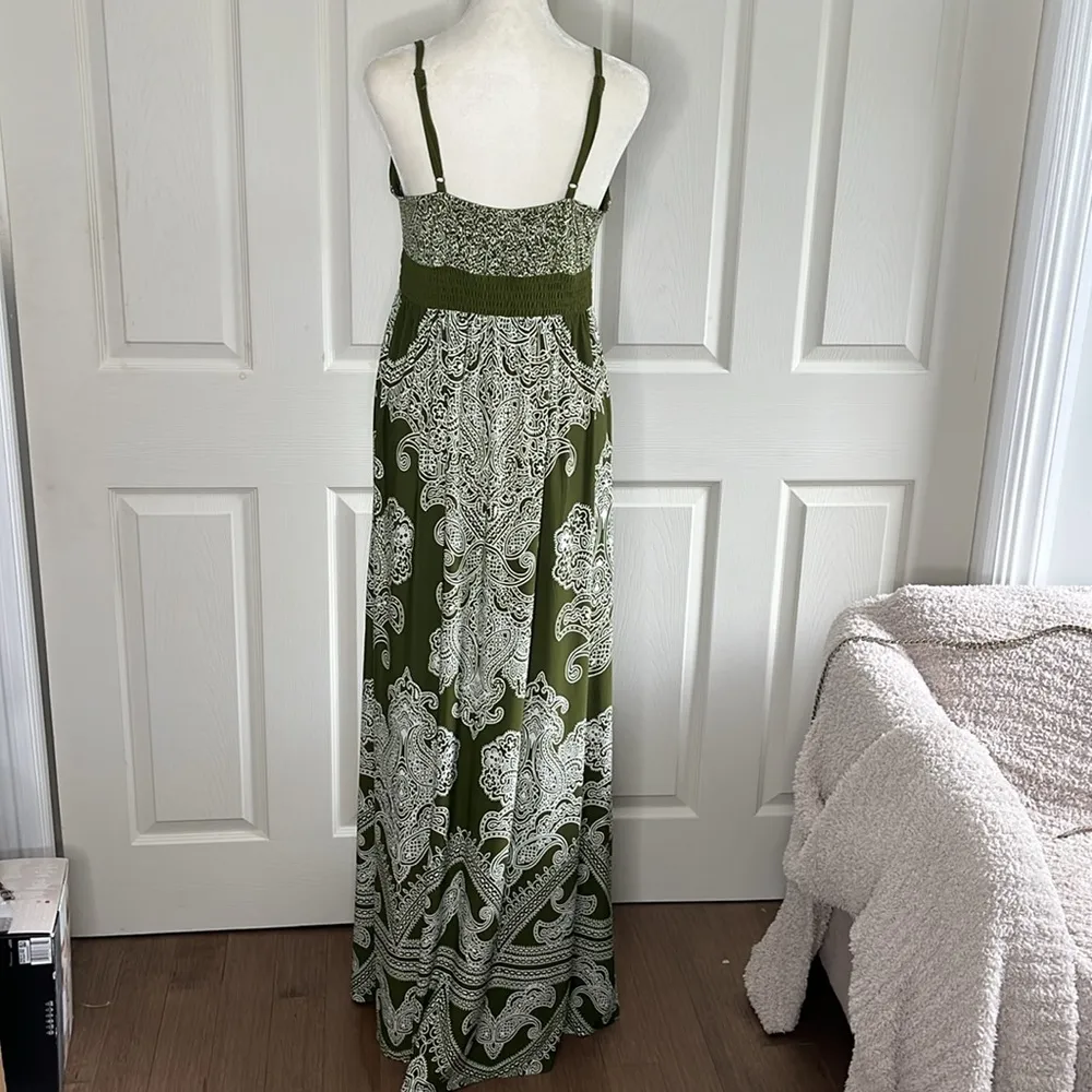 Maxi Smocked Back paisley green white Dress Apt. 9 Size M - Image 6