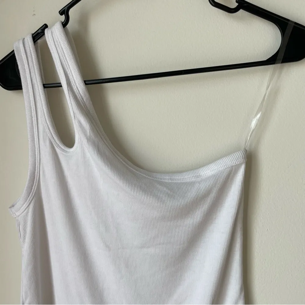Old Navy UltraLite All-Day One-Shoulder Cutout Tank Top - Image 5