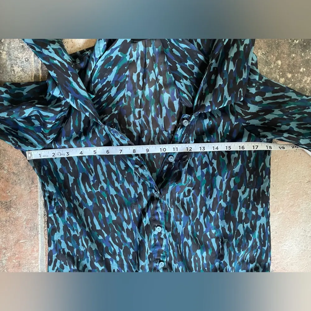 Dennis By  Shear Blue Animal Print Tie Neck Blouse Size XXS - Image 6