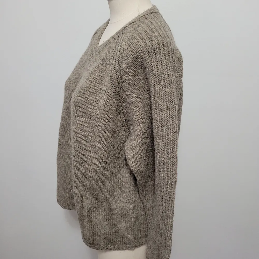 Cabelas taupe wool blend vneck sweater size large - Image 4